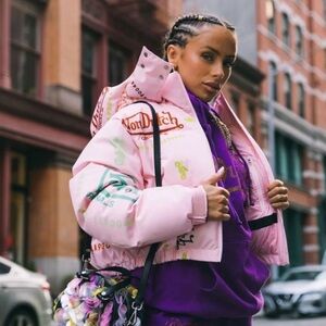 Von Dutch Women’s PINK ALL OVER PRINT STEF CROP PUFFER JACKET |VERY RARE NEW/NWT
